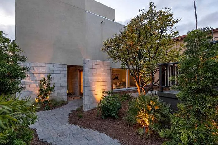 3764 Pershing Ave — Photo 9