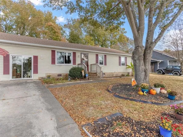3237 Hancock Dr, Chesapeake, VA 23323