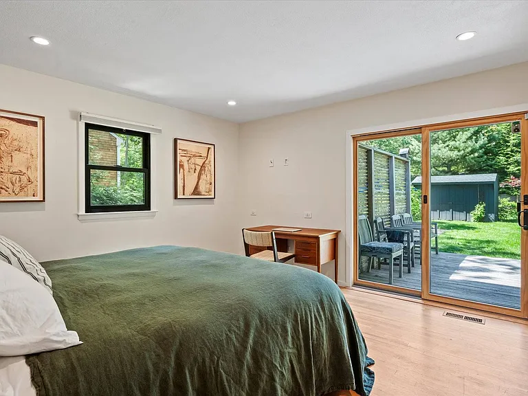 76 Camberly Rd — Photo 13