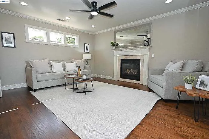 749 Moraga Dr — Photo 4