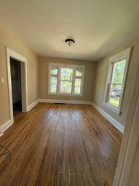 3 bed, 1.5 bath, 2856 sqft, $1,500 — Photo 3