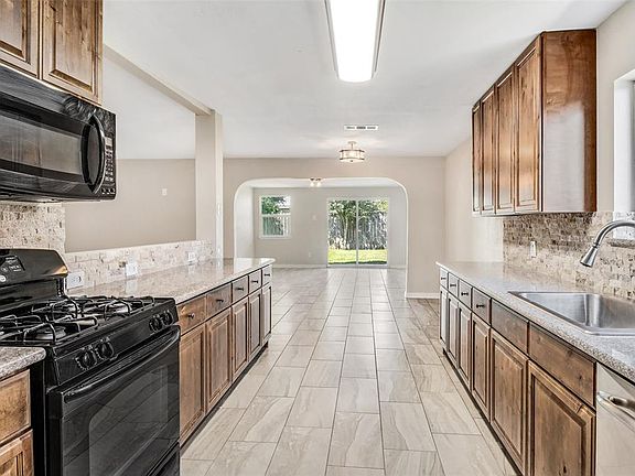 2nd image of 3806 Quitman Dr