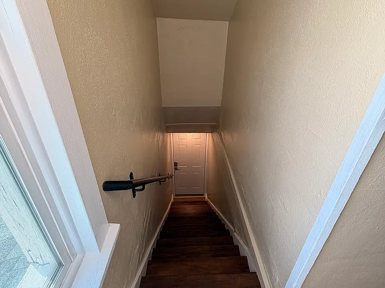 1218 E Queen Ave #2 — Photo 3