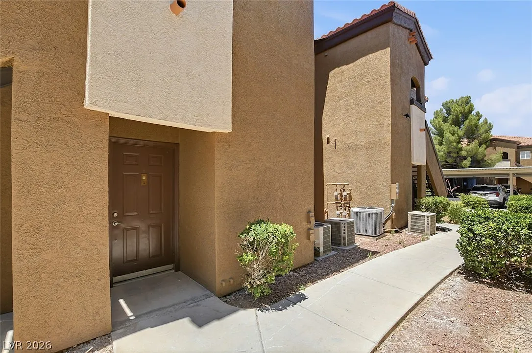 1 bed, 1.0 bath, 853 sqft, $1,295 — Photo 4