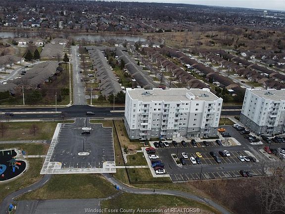 3rd image of 1489 Banwell Rd #223