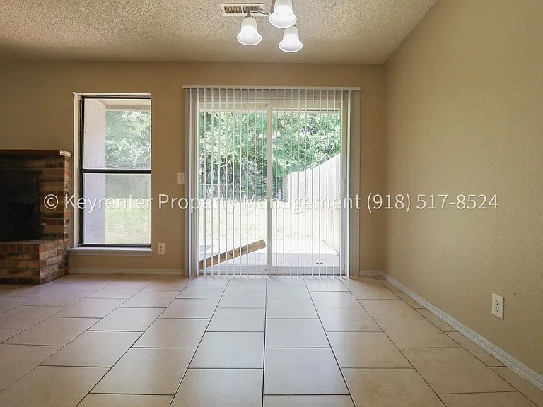 4902 S Gum Ave — Photo 53