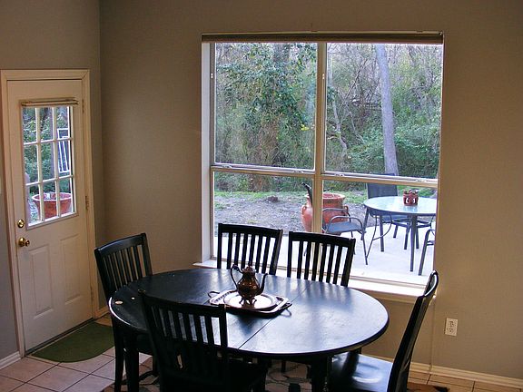 Breakfast area overlooking large patio