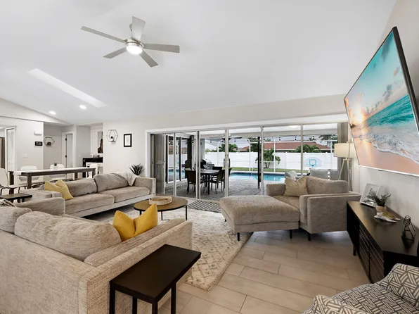 927 SE 21st Ter, Cape Coral, FL 33990