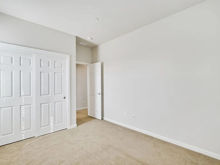 104 Alden Ct — Photo 45