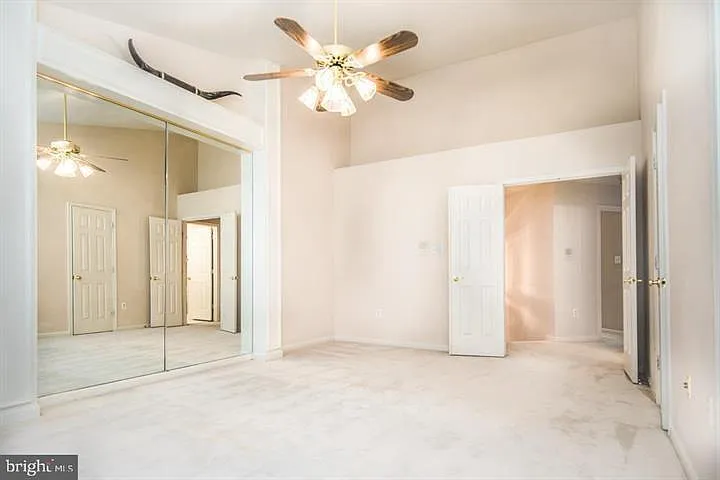 8359 Regal Oak Ct — Photo 18
