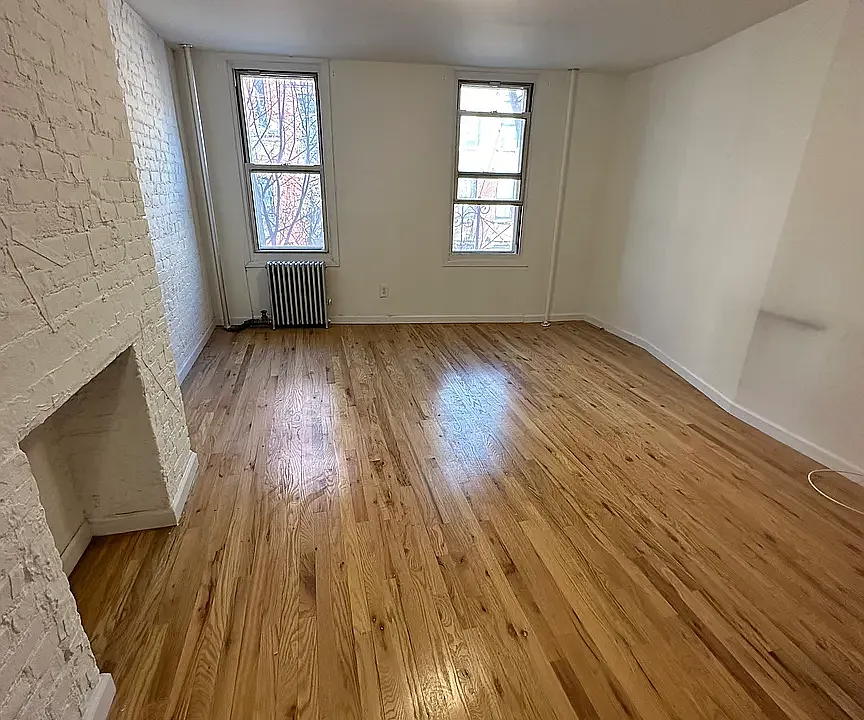 43 E 1st St #14A