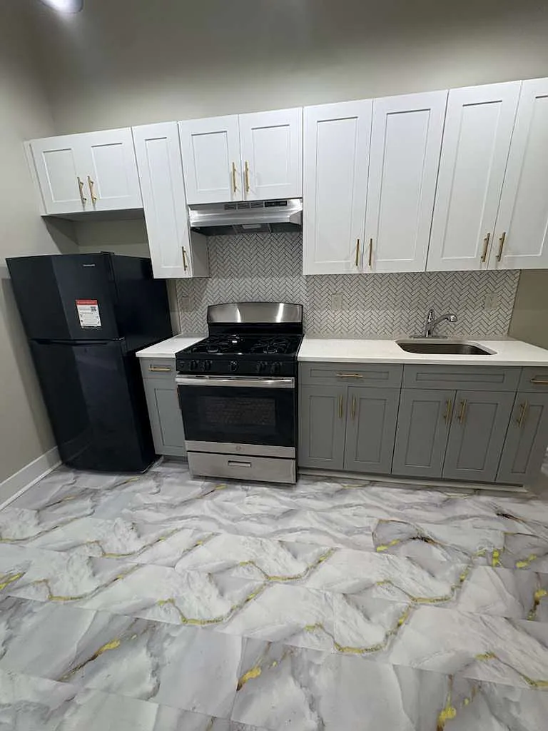 2 bed, 800 sqft, $1,750 — Photo 1