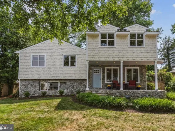920 Hillcrest Dr SW, Vienna, VA 22180