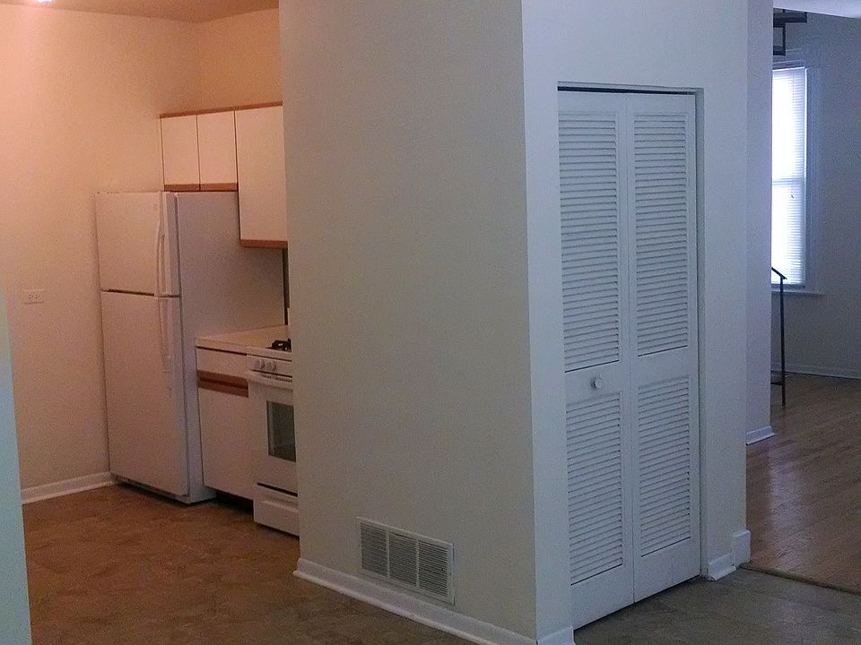1st image of 2451 N Marshfield Ave #2
