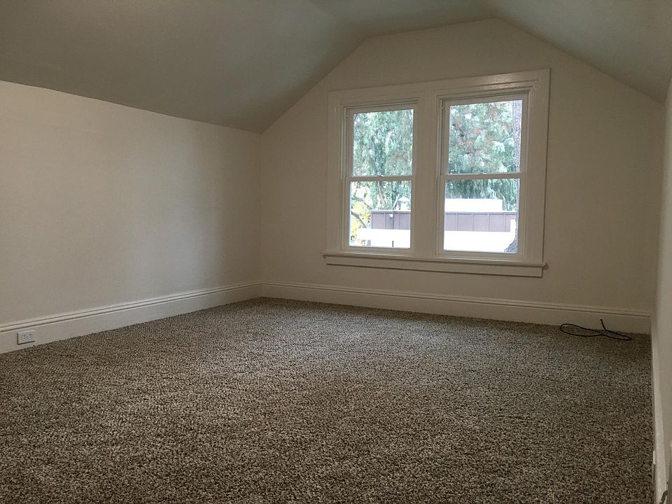 Living room 16x11