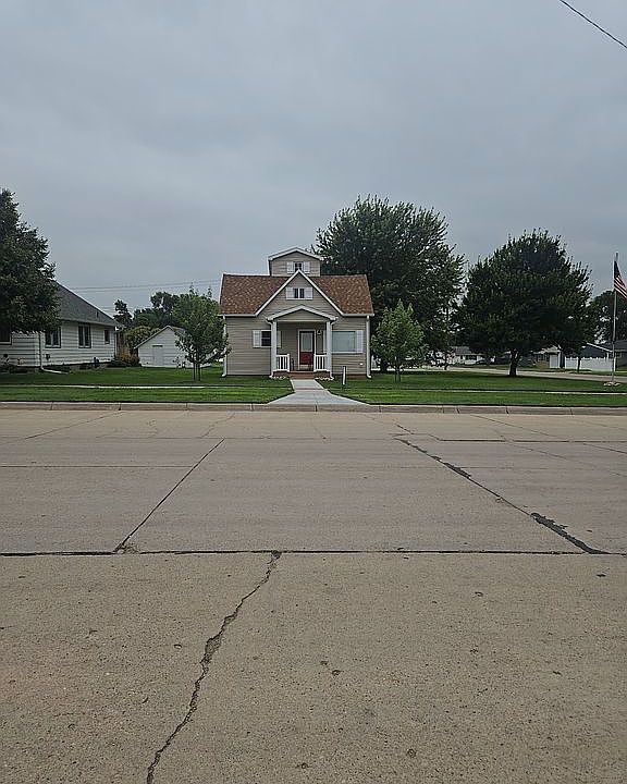 1st image of 320 Commercial Ave