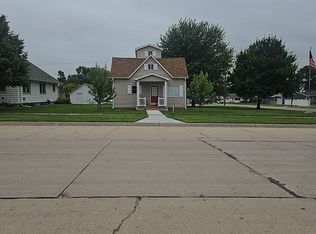 320 Commercial Ave, Hildreth, NE 68947