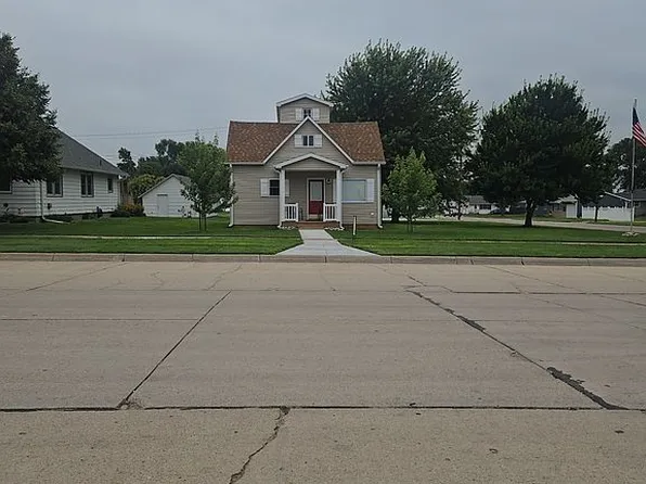 320 Commercial Ave, Hildreth, NE 68947