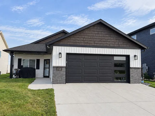728 1st Ave, Horace, ND 58047