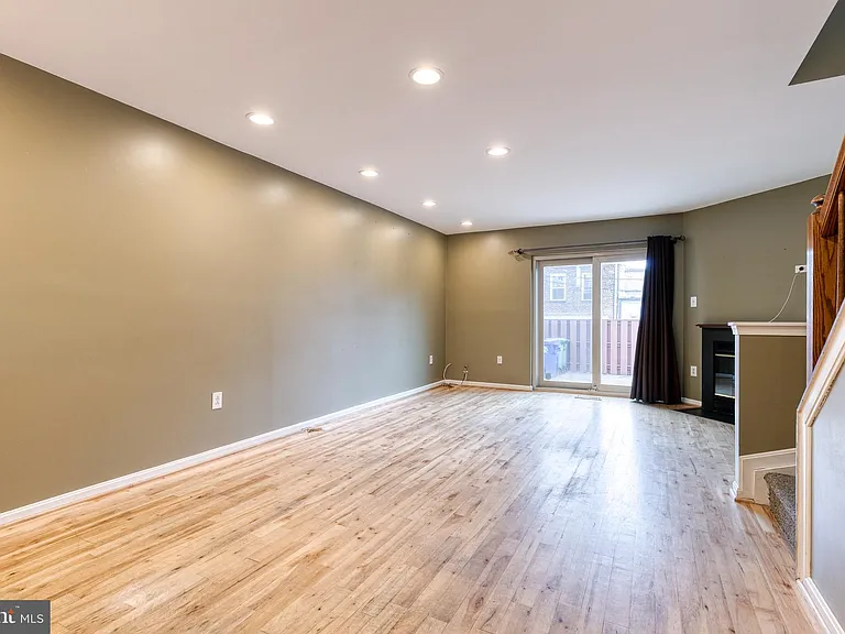 2816 Elliott St — Photo 15