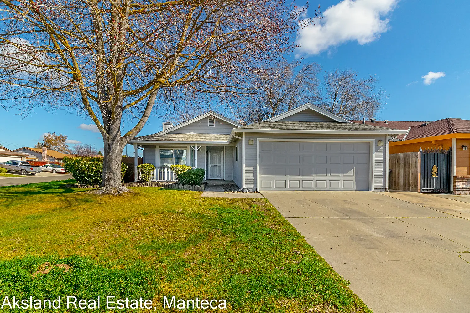 15046 Cambridge Dr photo 1