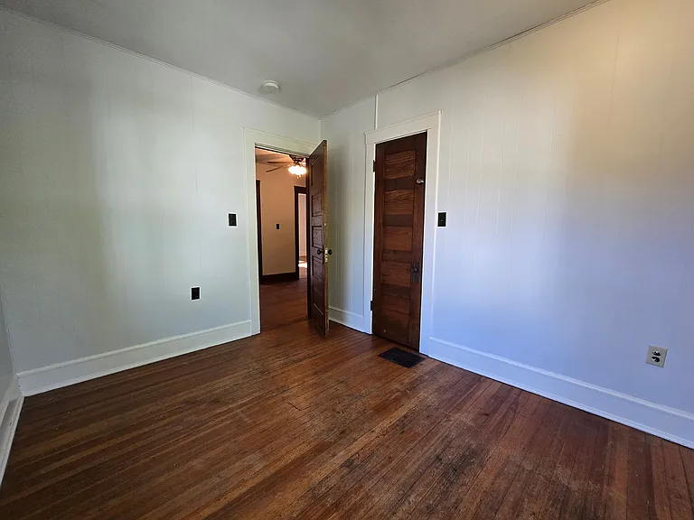 610 N McLean St — Photo 24