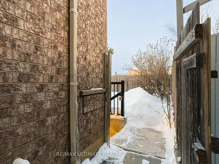 21 Sewells Ln — Photo 2