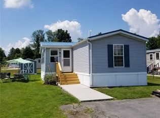 105 Meadowlark Dr, Weedsport, NY 13166