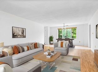 12 Ledgewood Way APT 12, Peabody, MA 01960
