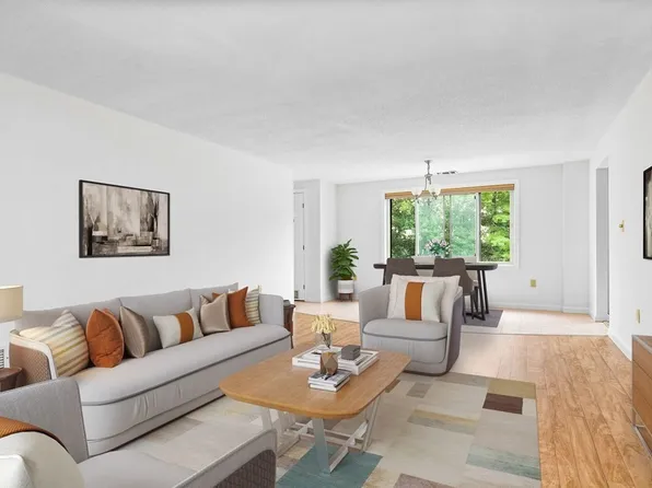 12 Ledgewood Way APT 12, Peabody, MA 01960