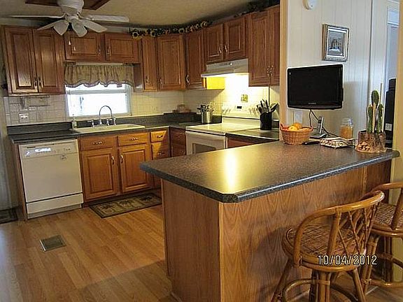 3rd image of 25820 Hacienda Dr
