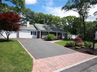36 Westmoylan Ln, Coram, NY 11727