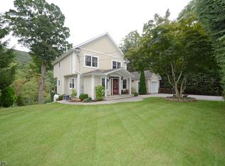 11B Ford Dr, Oak Ridge, NJ 07438