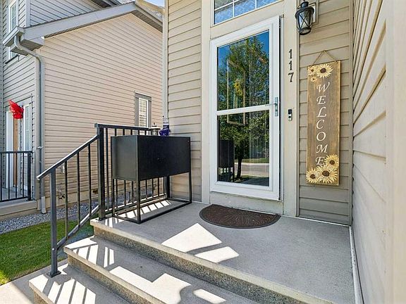 3rd image of 117 E Rainbow Falls Blvd