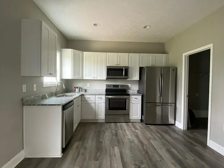 Eat-In Kitchen
