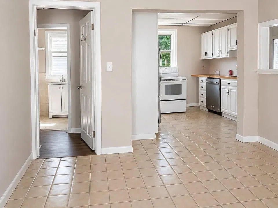 3 bed, 1200 sqft, $3,000 — Photo 3