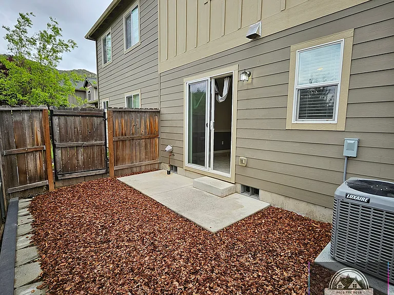 Owner Pays First Months Rent upon Application Approval !!