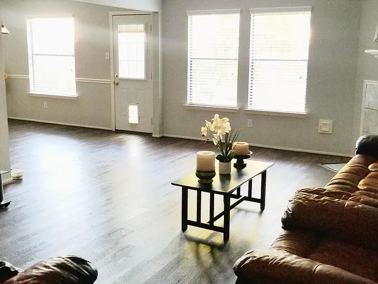 19542 Sandy Woods Dr — Photo 2