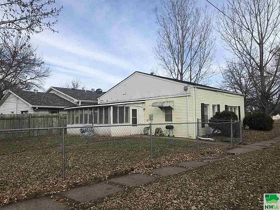 4th image of 2951 Rebecca St