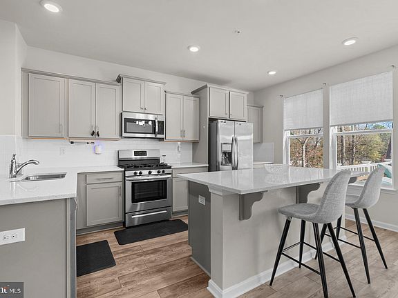 5th image of 7811 Amalfi Ln