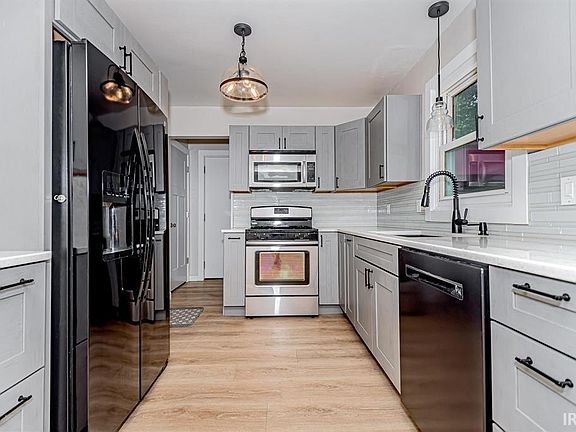 2nd image of 6010 Aragon Dr