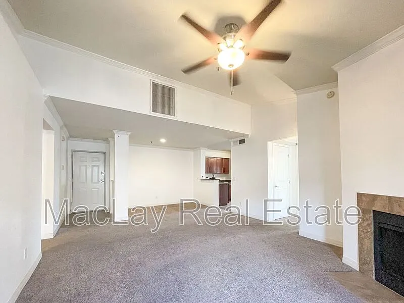 2 bed, 2.0 bath, 1076 sqft, $1,700 — Photo 4