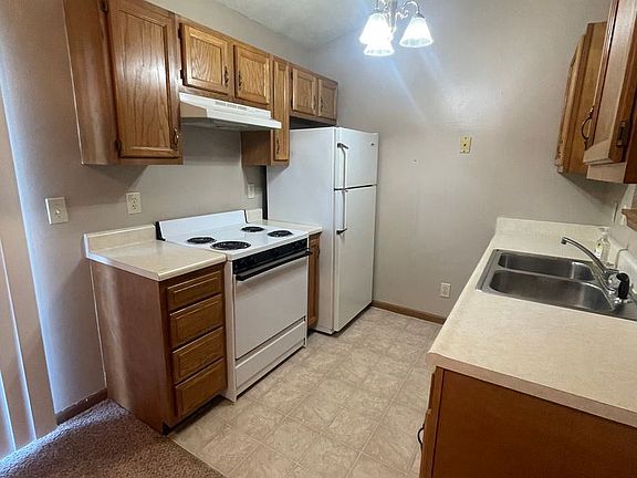 2nd image of 2704 Plaza Ln