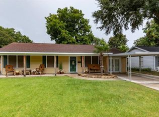 2234 3rd St, Port Neches, TX 77651
