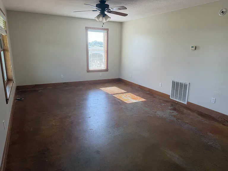 11820 Monroe Rd — Photo 2