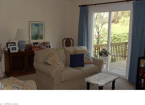 5th image of 503 Carlton Ln