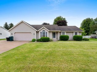 2923 Sunray Ln, Green Bay, WI 54313
