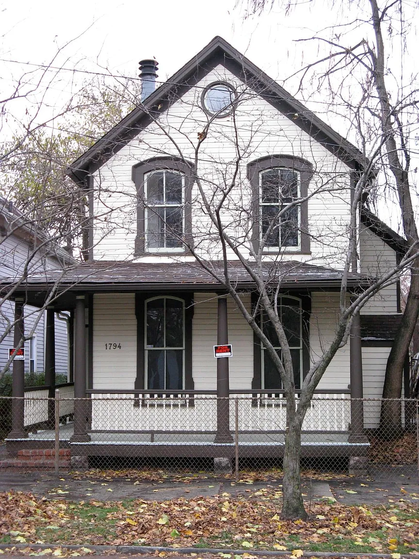 1794 W 30th St photo 1