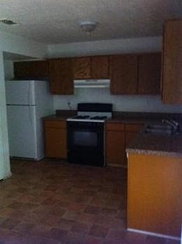 2nd image of 3002 Spruce Cir
