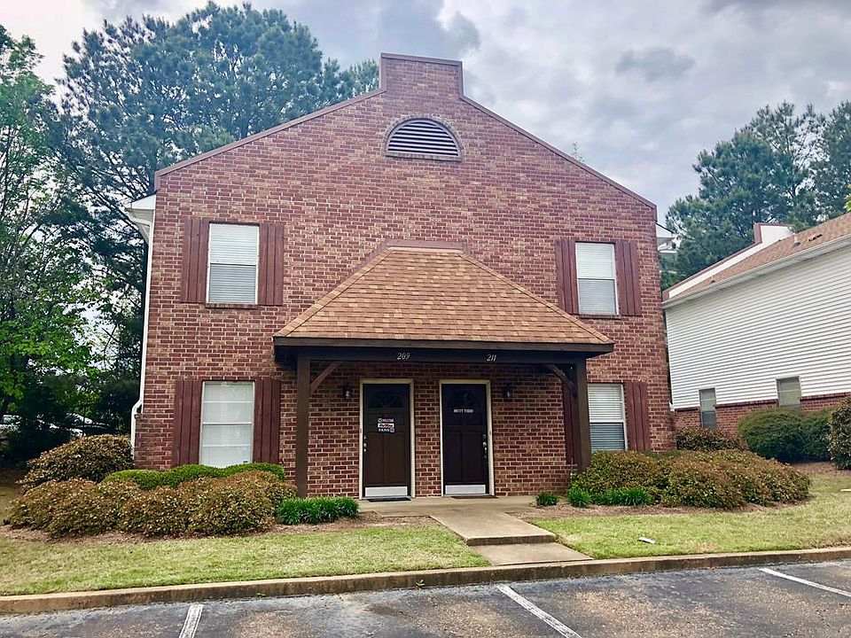 1st image of 211 Edinburg Way